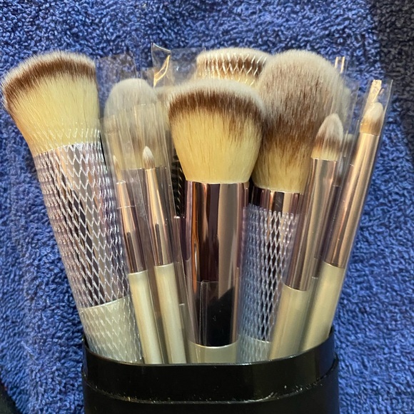 COPY - 18 piece set make up brush - Picture 13 of 15